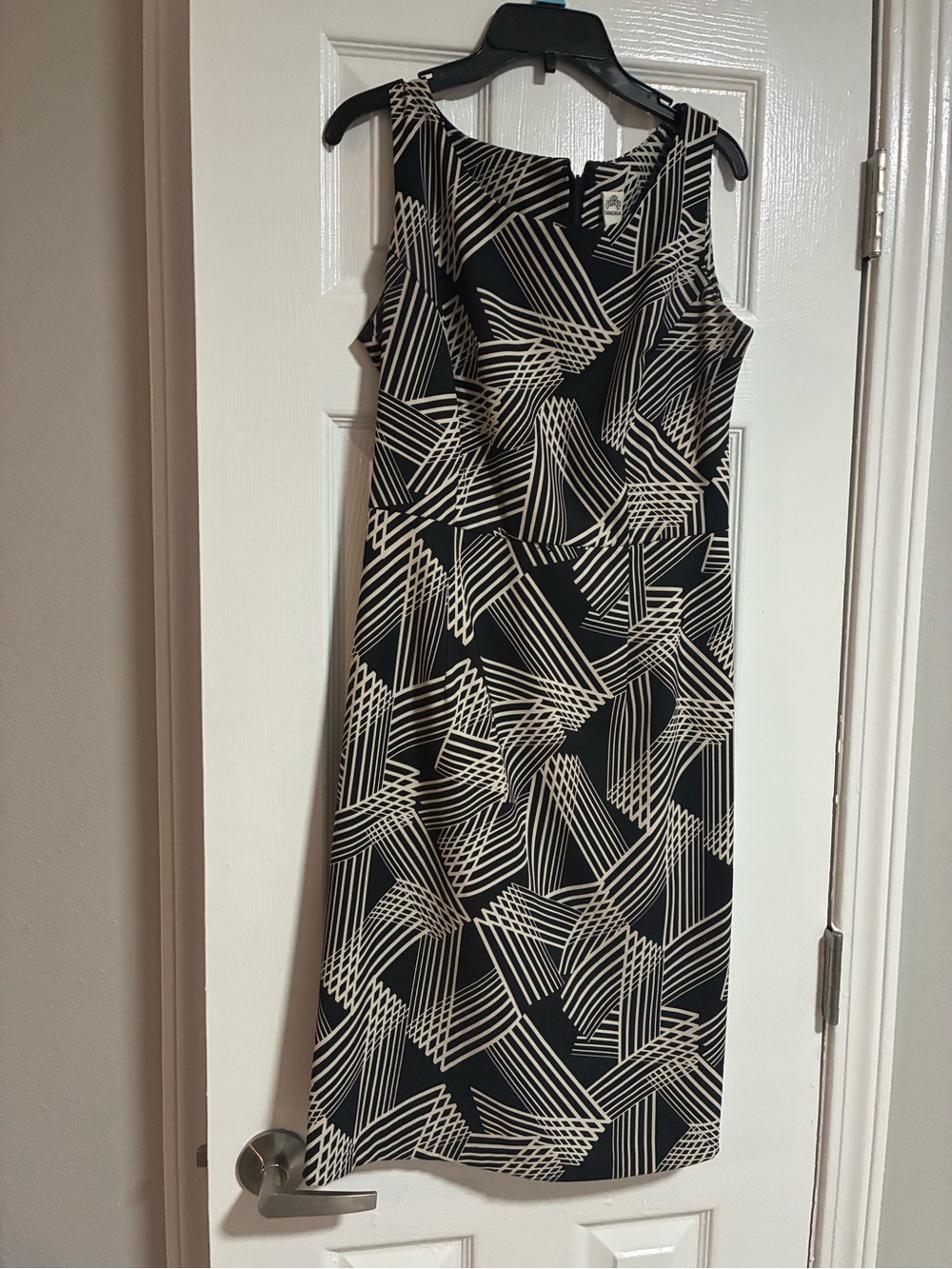 Signature by Sangria Black and Cream Geometric Sleeveless Midi Dress